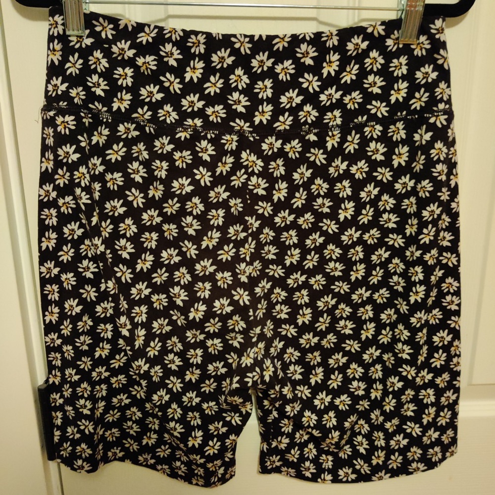American Eagle floral bike shorts - large